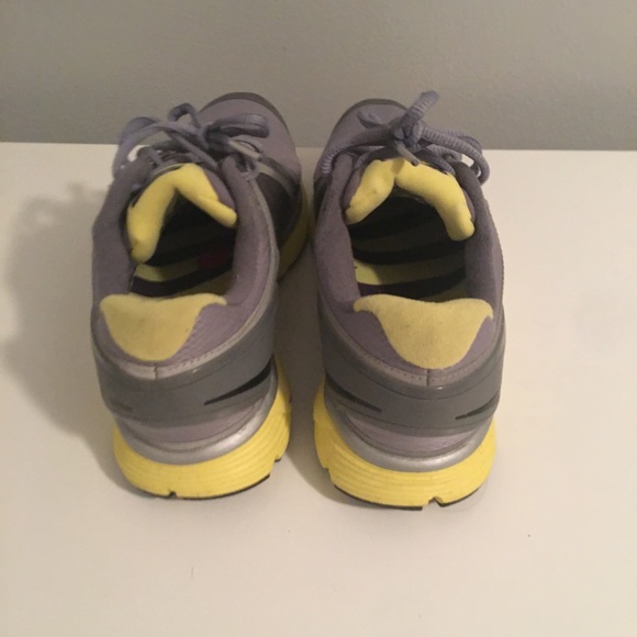 Nike shoes yellow and gray - Picture 3 of 5